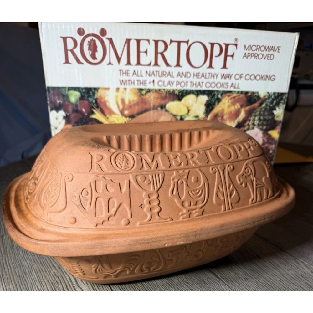 NIB Vtg Romertopf Clay Baker #111 3.2 Qt. Microwave & Oven Safe. Roaster